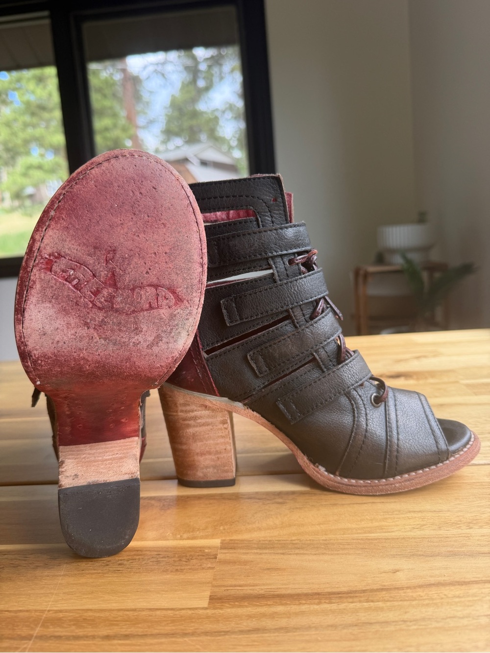 Freebird Braeden - Women’s Black Distressed Strappy Buckle Heeled Sandals - Picture 2 of 8